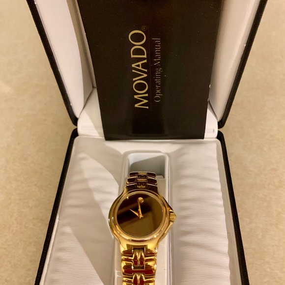 Movado Ladies goldtone watch - comes in original packaging and box - Picture 3 of 5